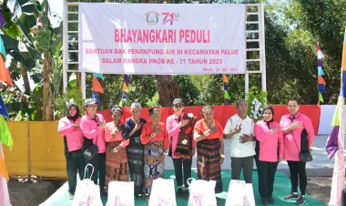 Bantu-Masyarakat-Kecamatan-Palue,-Ketua-Umum-Bhayangkari-Resmikan-Bak-Penampungan-Air-dan-Beri-Bansos-di-Desa-Lei