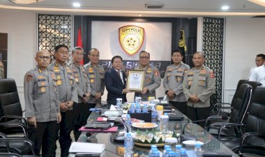 As-SDM-Irjen-Dedi-Prasetyo-Terima-Presisi-Award-Berkat-Keterbukaan-Rekrutmen-Polri 