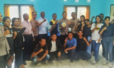 Ditbinmas-Polda-NTT-Serahkan-Bantuan-Alat-Olahraga-kepada-Karang-Taruna-Kelurahan-Liliba