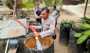 Polresta-Kupang-Kota-Berbagi-Air-Bersih-untuk-Masyarakat-Terdampak-Kekeringan