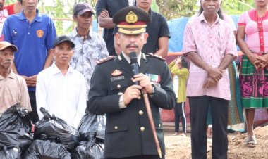 Pimpin-Upacara-HUT-RI-di-Perbatasan,-Wakil-Menteri-Dalam-Negeri-Apresiasi-Kapolres-Belu-Merdekakan-Masyarakat-dari-Kekeringan-dan-Kegelapan