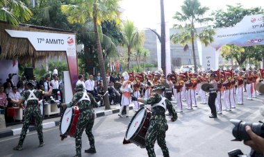 Meriah,-Parade-Pembukaan-AMMTC-ke-17-di-Labuan-Bajo-Membuat-Semua-Terpesona