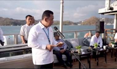 Kapolri-Jamu-Delegasi-AMMTC-Nikmati-Sunset-di-Labuan-Bajo 