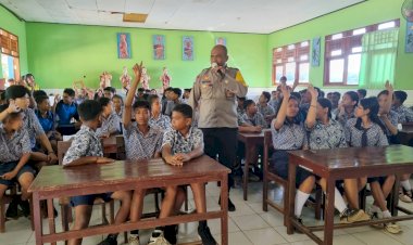 Sosialisasi-Pencegahan-Intoleransi-dan-Radikalisme:-Ditbinmas-Polda-NTT-Sambangi-SMP-Negeri-13-Kupang