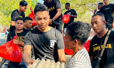 Belasan-Anggota-Polri-Asal-Kabupaten-Ende-Beraksi-Sosial-di-Kota-Kupang