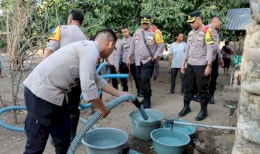Bantuan-Air-Bersih-dari-Polres-Sikka-Mengatasi-Krisis-Kekurangan-Air-di-Desa-Hoder