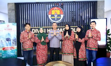 Kadiv-Humas-Hadiahi-Lima-Jurnalis-ke-Tanah-Suci