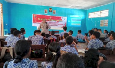 Ajarkan-pentingnya-Mencegah-Intoleransi-dan-Radikalisme,-Anggota-Ditbinmas-Polda-NTT-Sambangi-SMP-N-09-Kupang