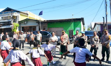 Tarian-Meriah-dari-Anak-Anak-SD-Inpres-Perumnas-1-Sambut-Kapolda-NTT