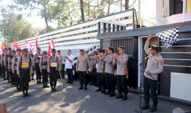 Lepas-Peserta-Pembaretan,-Kapolda-NTT-Dorong-Semangat-dan-Loyalitas-Bintara-Remaja-Angkatan-49