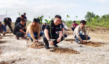 Dalam-Rangka-HUT-Humas-ke---72-Polda-Sultra-Tanam-1.000-Bibit-Pohon-Mangrove