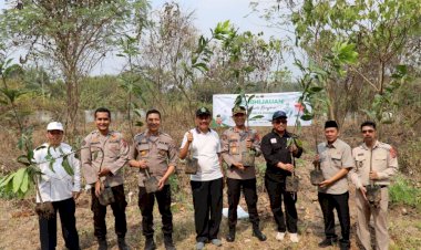 Dalam-Rangka-HUT-Humas-Polri-ke--72,-Bidhumas-Polda-Banten-Tanam-2.500-Pohon