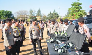 Cek-Kesiapan-Peralatan-dan-Kendaraan:-Wakapolda-NTT-Menjamin-Keamanan-dan-Pelayanan-Terbaik