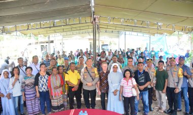 Wakapolda-NTT-Sambut-Masyarakat-Kelurahan-Bello-dalam-Kegiatan-Jumat-Curhat-untuk-Meningkatkan-Keamanan-dan-Kesejahteraan