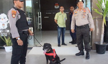 Personel-Unit-Satwa-(K-9)-Subsatgas-Sterilisasi-Turangga-OMB-Lakukan-Patroli-Aman-ke-KPU-dan-Bawaslu-Provinsi-NTT