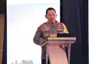 Isi-Kuliah-Umum-di-Unhas,-Kapolri-Ajak-Jaga-Kondusifitas 