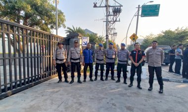 Personel-Operasi-Mantap-Brata-(OMB)-Turangga-2023/2024-Melaksanakan-Pengamanan-CFD-di-Kota-Kupang