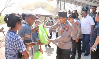 Bakti-Sosial-dan-Kesehatan:-Biro-SDM-Polda-NTT-dan-Polresta-Kupang-Kota-Berikan-Bantuan-kepada-Warga