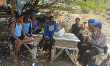 Subsatgas-Polairud-Lakukan-Patroli-dan-Berikan-Imbauan-kepada-Warga-Pesisir-Pantai-Lasiana-Kupang