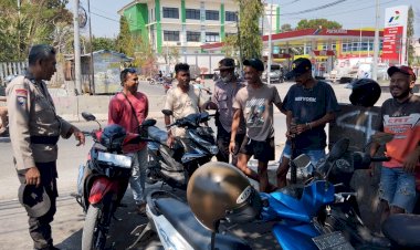 Personel-Subsatgas-Binmas-Polda-NTT-Lakukan-Imbauan-Kamtibmas-untuk-Menjaga-Ketertiban-dan-Keamanan-Menjelang-Pemilu-2024