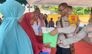 Sentuhan-Kemanusiaan-Kapolda-NTT:-100-Paket-Bantuan-Sosial-bagi-Warga-Ende-Utara