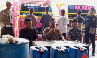 Polisi-Berhasil-Amankan-2-Truk-Pengangkut-BBM-Ilegal-di-Rote-Ndao