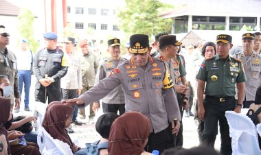 Kapolri-dan-Panglima-TNI-Tinjau-Bakti-Kesehatan-serta-Salurkan-Bansos-di-Ambon