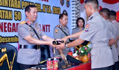Wakapolda-NTT-Berikan-Penghargaan-kepada-276-Siswa-Diktukba-Polri