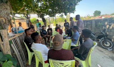 Personel-Satgas-Binmas-Memastikan-Ketertiban-dan-Keamanan-Menjelang-Pemilu-Serentak-2024-di-Dua-Lokasi-Kota-Kupang