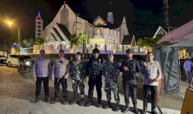 Polda-NTT-dan-TNI-Diterjunkan-untuk-Pengamanan-Ibadah-Malam-Natal-di-Kota-Kupang