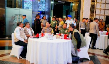 Kapolri-Vicon-dengan-Jajaran,-Pantau-Pengamanan-Malam-Tahun-Baru