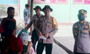 Penguatan-Mental-dan-Kesehatan-bagi-Pengungsi-Gunung-Lewotobi-oleh-Dirsamapta-Polda-NTT-dan-Kapolres-Flotim