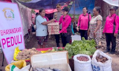 Bhayangkari-Cabang-Flores-Timur-Salurkan-Bantuan-Kemanusiaan-untuk-Korban-Erupsi-Gunung-Lewotobi
