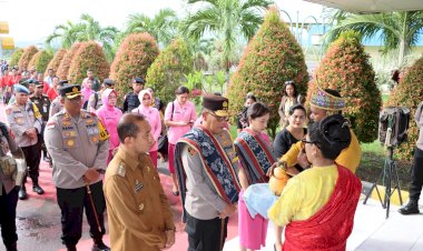 Kunjungan-Kerja-ke-Sikka,-Kapolda-NTT-Disambut-Sapaan-Adat-Maumere