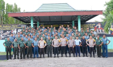 Kapolda-NTT-Irjen-Pol.-Daniel-Tahi-Monang-Silitonga-Sambangi-Personel-TNI-di-Kabupaten-Sikka