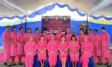 Tatap-Muka-Ketua-Bhayangkari-Daerah-NTT-dengan-Pengurus-Cabang-Nagekeo:-Membangun-Kekeluargaan-dan-Etika-Moral