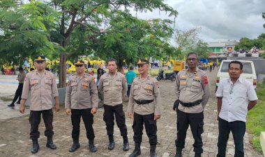 Gabungan-Anggota-Polda-NTT-dan-Polresta-Kupang-Kota-Amankan-Kampanye-Rapat-Umum-Salah-Satu-Partai-Peserta-Pemilu-2024