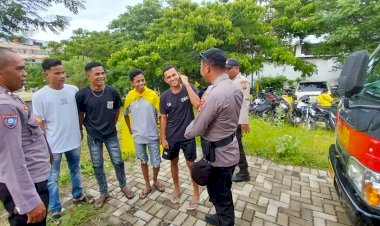 Anggota-Subsatgas-Binmas-Ops-Mantap-Brata-Turangga-Beri-Imbauan-Kamtibmas-untuk-Sukseskan-Pemilu-2024