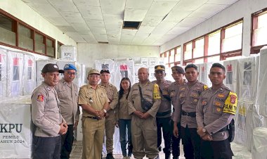 Personel-OMB-Turangga-Polda-NTT-Kawal-Ketat-Pendistribusian-Logistik-Pemilu-Kabupaten-Manggarai-ke-Kecamatan-Cibal