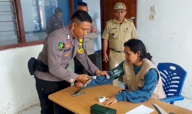 Menjaga-Kondisi-Optimal-Demi-Pemilu-yang-Lancar,-Personel-Biddokkes-Polda-NTT-Cek-Kesehatan-Petugas-PPK,-KPPDS,-Anggota-Polri-di-Wilayah-Kecamatan-Cibal