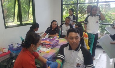 Tim-Biddokkes-Polda-NTT-Gelar-Pemeriksaan-Kesehatan-Berkala-di-Klinik-Turangga