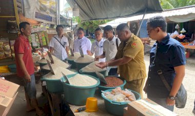 Pemeriksaan-Pasokan-Bahan-Pokok-di-Kota-Kupang:-Satgas-Pangan-Polda-NTT-Pantau-Kenaikan-Harga-Beras