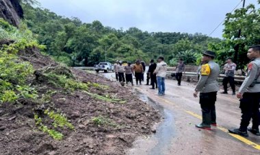 Polres-Timor-Tengah-Utara-Cepat-Tanggap,-Akses-Jalan-Menuju-Wini-yang-Terputus-Kembali-Dibuka