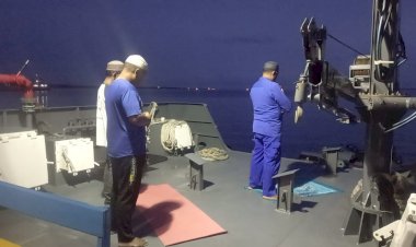 Semangat-Kemanusiaan-di-Laut:-Ditpolairud-Polda-NTT-Gelar-Buka-Puasa-Bersama-Nelayan-di-Teluk-Hansisi,-Pulau-Semau