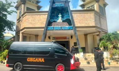 Anggota-Subsatgas-Jibom-Ops-Samana-Santa-Polda-NTT-Gelar-Patroli-Dialogis-Jelang-Hari-Raya-Paskah-di-Kota-Kupang