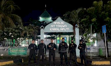 Beri-Rasa-Aman-Saat-Sholat-Tarawih,-Samapta-Polres-Sumba-Timur-Lakukan-Patroli-Dialogis