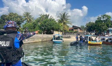 Pengamanan-Ziarah-Umat-oleh-Anggota-Polairud-Polda-NTT-BKO-Polres-Flotim-dalam-Rangka-OPS-Samana-Santa