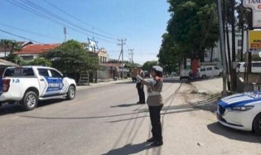 Satgas-Kamseltibcar-Lantas-Gelar-Rekayasa-Lalu-Lintas-untuk-Kenyamanan-Arus-Mudik-di-Kota-Kupang