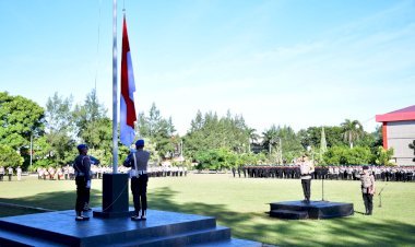 Pimpin-Upacara-Bulanan,-Kapolda-NTT-Menginspirasi-Semangat-dan-Konsolidasi-dalam-Tugas-Kepolisian