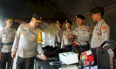 Pastikan-Siap-Amankan-Pilkada,-Kapolda-NTT-Cek-Almatsus-Polri-Polda-NTT